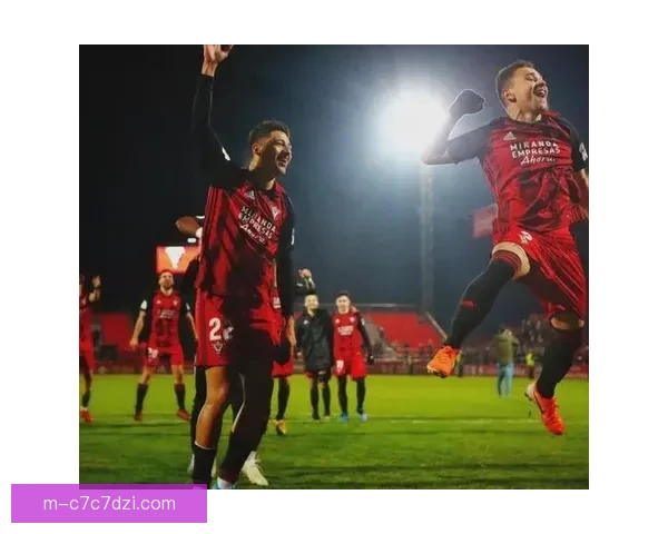 周末西甲西乙赛前悼念高铁遇难